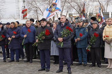 Оренбуржцы почтили память Неизвестного солдата